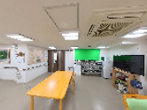 明るく広々とした部屋