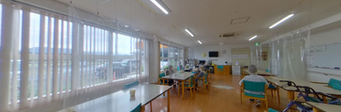 ケア施設の居間兼作業エリア