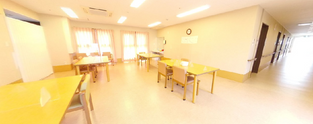 介護施設の共有リビングエリア