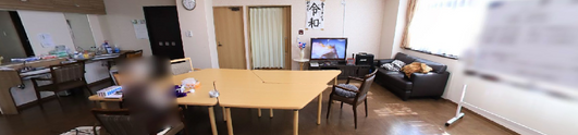 介護施設の充実したリビングエリア