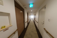 清潔で安全な施設の廊下
