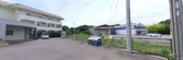 職員用駐車場を備えた施設