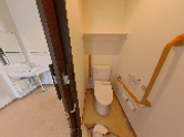 手すり付きトイレと洗面所