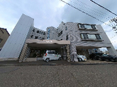 広々とした通りの風景