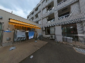 モダンな外観の建物