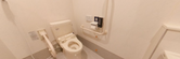 施設の清潔なトイレルーム