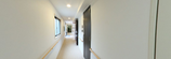 明るく清潔な廊下の景観