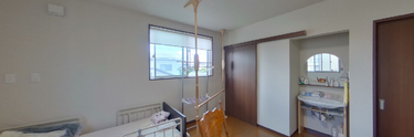 介護施設の居室内観です