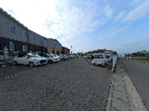 駐車場と建物