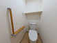 清潔な白いトイレ空間