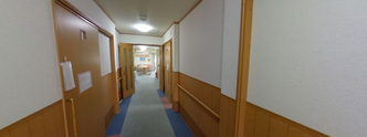 介護施設の廊下を示す様子