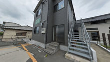 介護施設の外観と駐車場