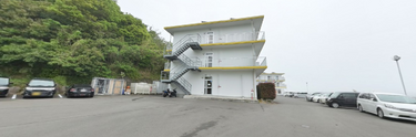 ゆとりある外観の施設風景