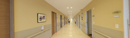 快適な施設内の廊下
