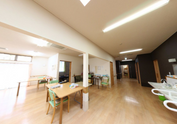 ゆとりある介護施設の内観