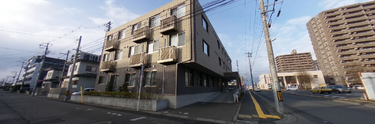 清潔で現代的な施設の外観