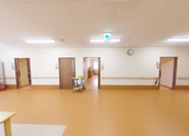 清潔な共用スペースでの勤務