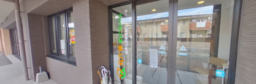 施設入口と周辺の風景
