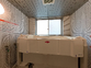 広々とした浴室