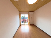 明るい部屋の空間