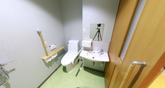 スタッフ用の明るい休憩スペース