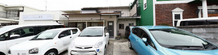 施設外観と周辺住宅