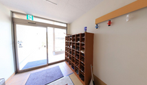 介護施設のエントランスと通路