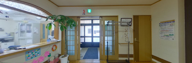 介護施設の広々とした通路