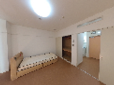 広い個室の寝室