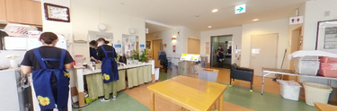 介護施設内の居間と作業環境