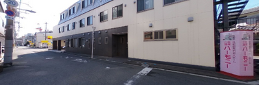街角の明るい介護施設