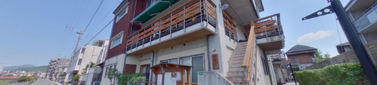 緑豊かな住宅街にある施設