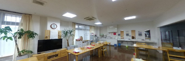 施設内の共用ラウンジの光景