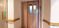 介護施設の廊下とエレベーター