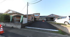 広々としたエントランスの介護施設