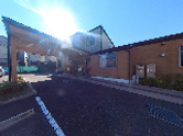 駐車場付き建物外観  