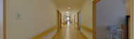 ケア施設の広々とした通路