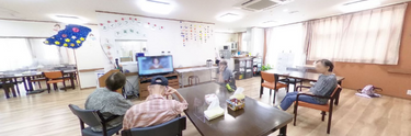 介護施設内の日常風景