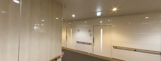 介護施設の廊下と待合スペース