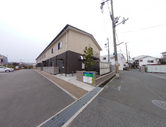介護施設の外観と周辺環境