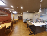 介護施設の居間とキッチン