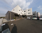 清潔な介護施設の外観