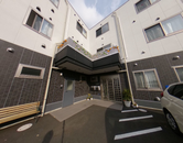 清潔感のある介護施設外観