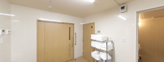 介護施設内の明るい部屋