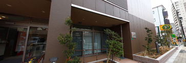 清潔感のある介護施設の外観