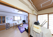 広々とした介護施設の居室