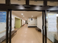 エントランスと廊下の内観