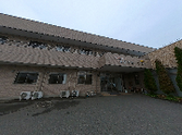 広々とした玄関の建物