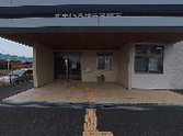 広々とした玄関の建物