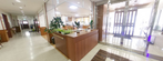 ケア施設の広々した受付エリア